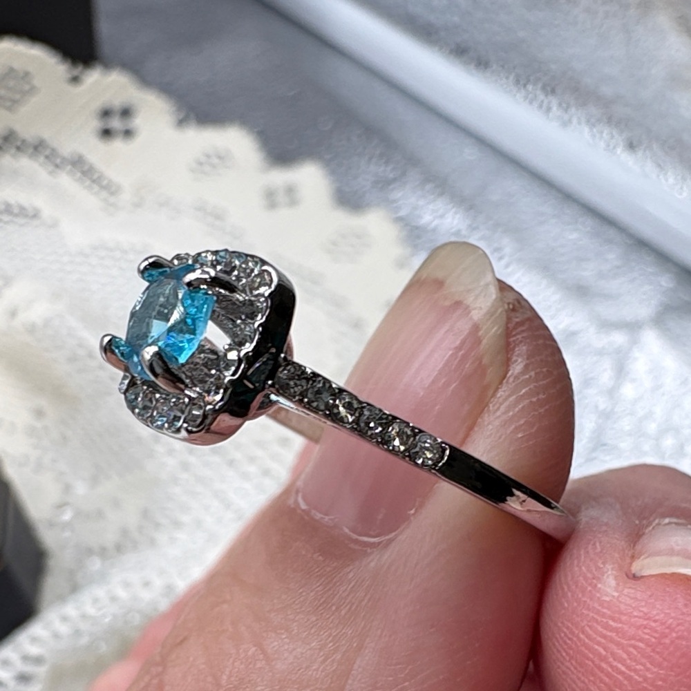 New Elegant Silver Ring with Captivating Blue Stone - Picture 6 of 8